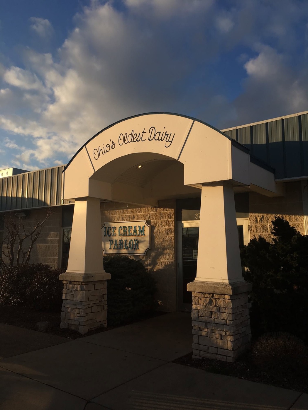 Sandusky Ice Cream Parlor on Venice Road — Ohio’s Oldest Dairy entrance